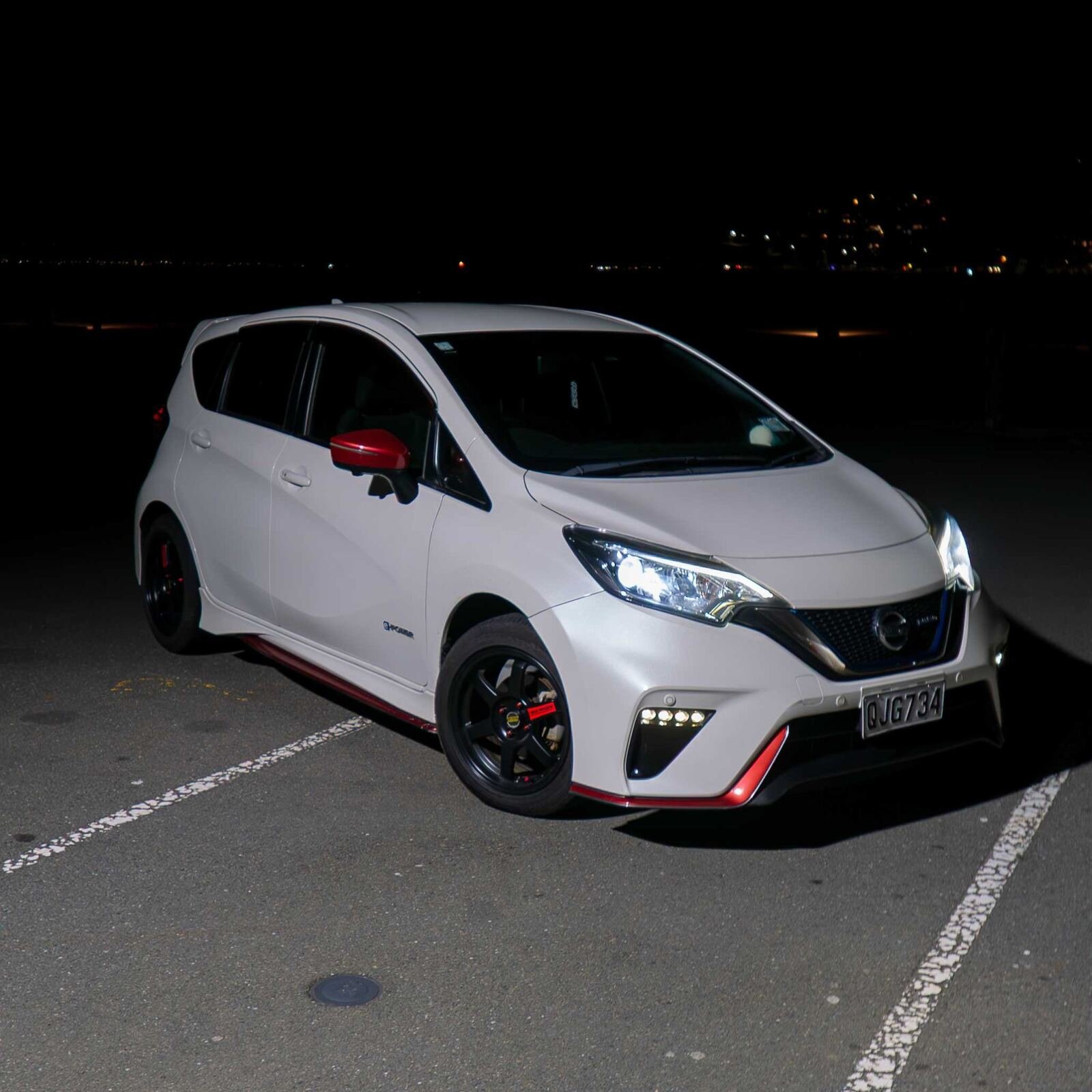 Nissan Note e-Power Nismo HE12 night front three-quarter view